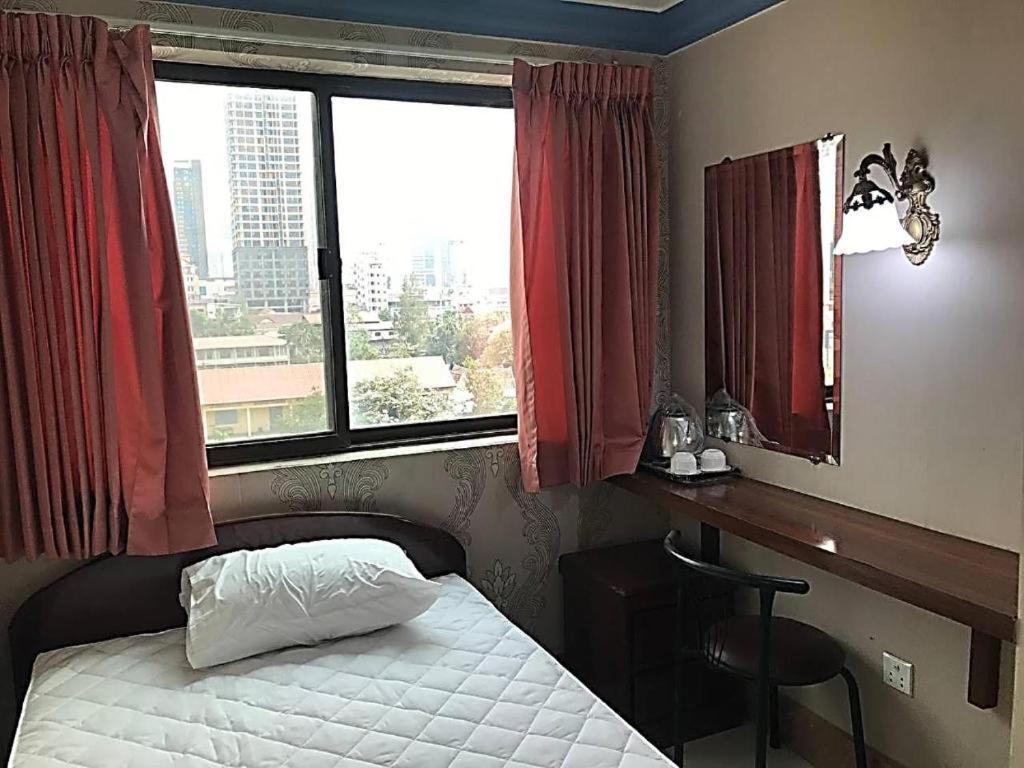 Galaxy Rs Hotel Phnom Penh Exterior photo